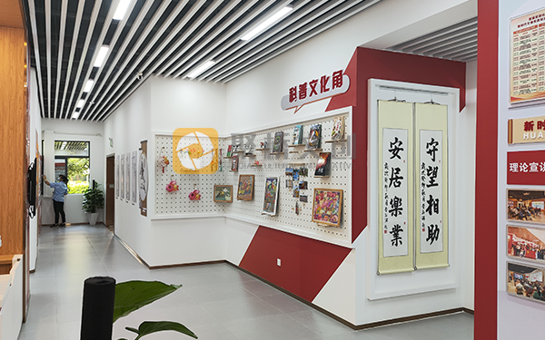 社區(qū)特色黨建文化墻建設(shè)方案：以紅色引領(lǐng)，構(gòu)筑人文景觀